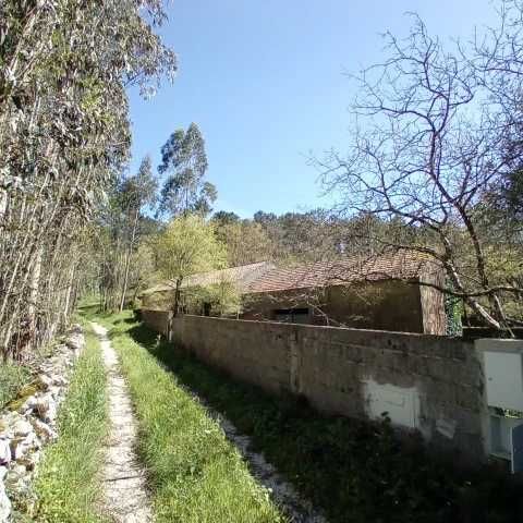 Vende se terreno, armazéns agrícolas