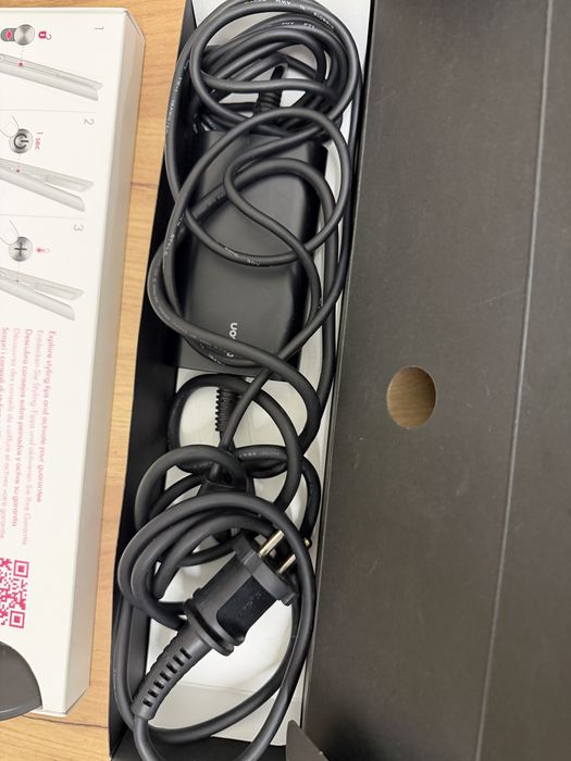 Dyson Corrale straightener hs03