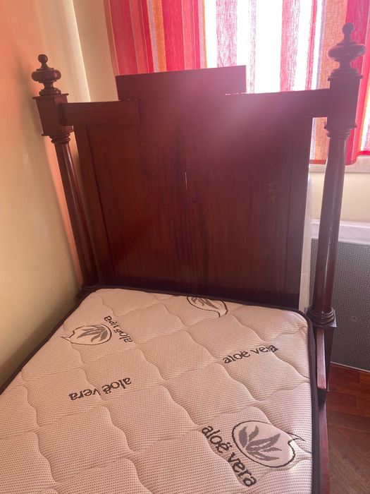 Cama solteiro com colchão