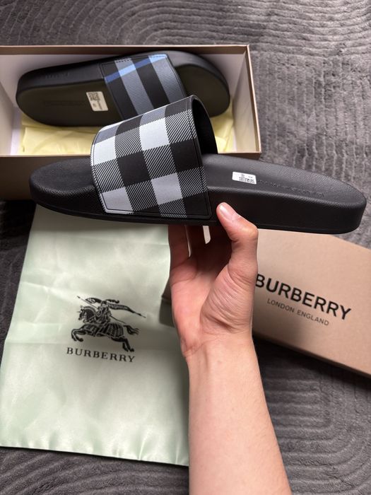 Klapki burberry
