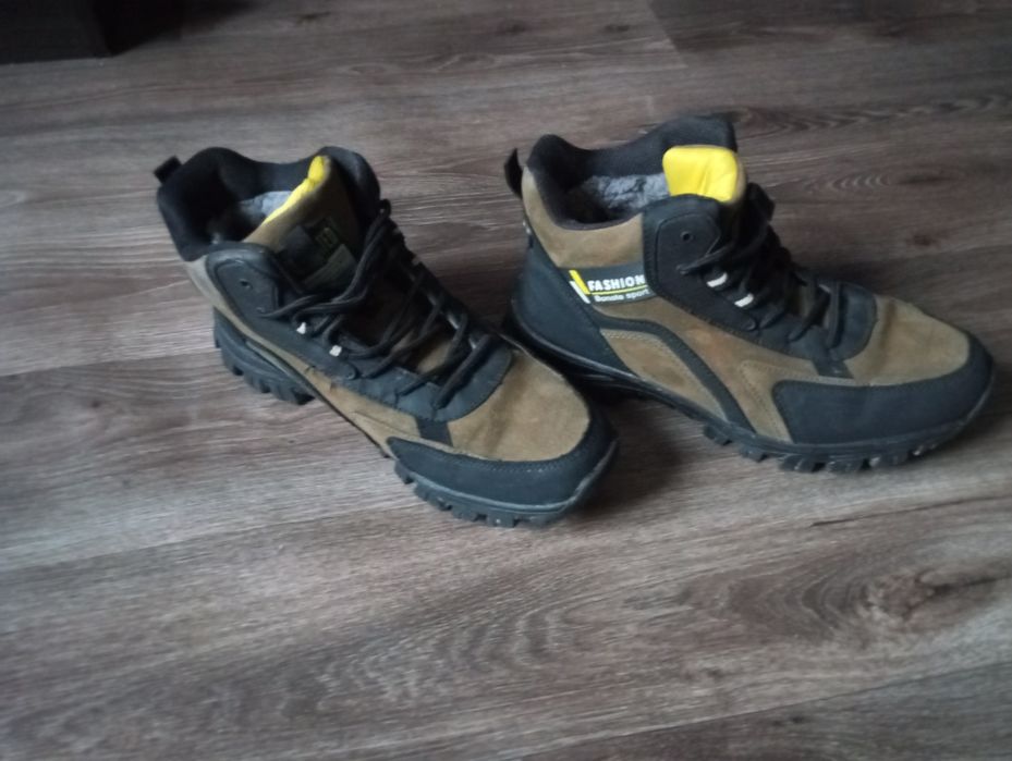 Зимові чоботи для хлопчика 41 розмір чорно-зелені
Зимові чоботи для хл