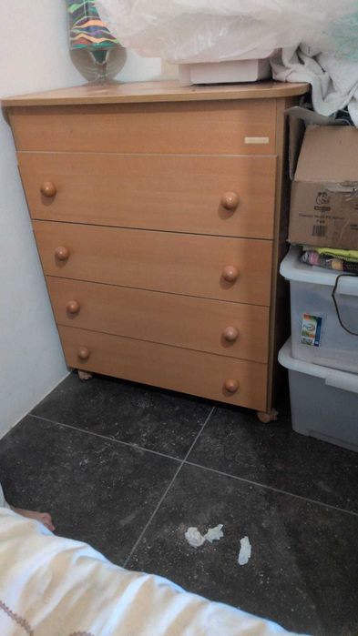 Cómoda Fraldário Bebé com Rodas e Travão – 4 Gavetas