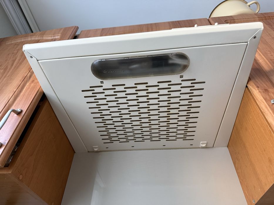 Витяжка кухонна 60 см, б/в, робочий стан