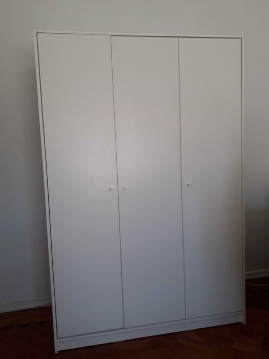 Quarto com varanda e muito sol!