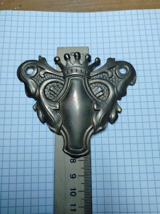 Корона над щитом накладка герб релігійні.