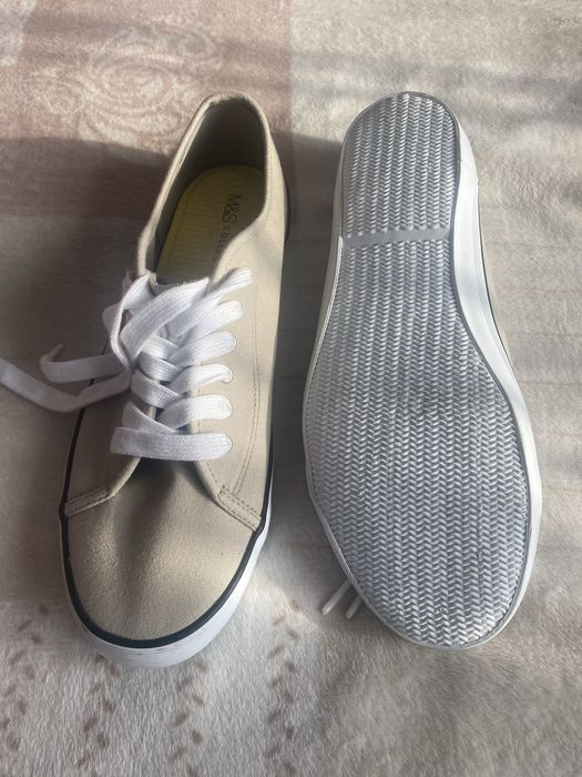 Trampki beżowe nowe