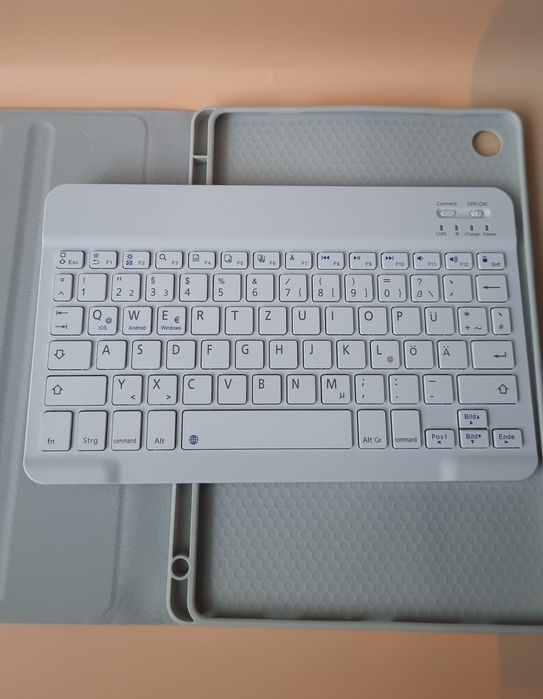 Klawiatura Bluetooth z magnetycznym etui do Samsung Galaxy Tab A9 Plus