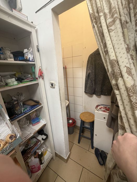 Sprzedam  lub wynajme lokal handlowo-uslugowy w centrum handlowym Szembeka