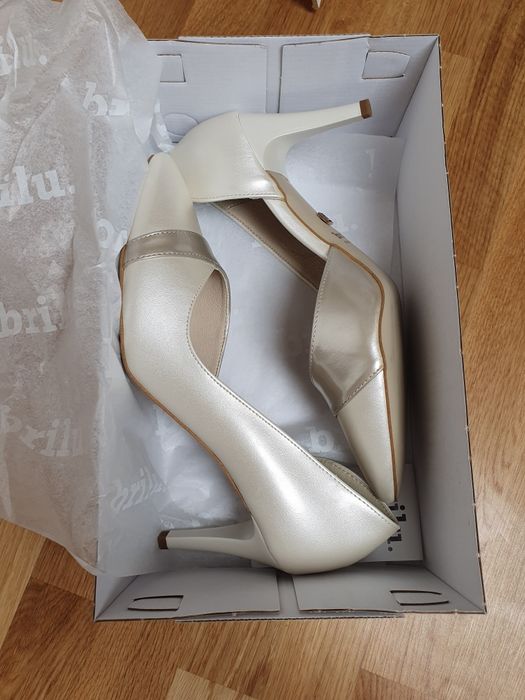 Czułenka ślubne buty perłowe brilu