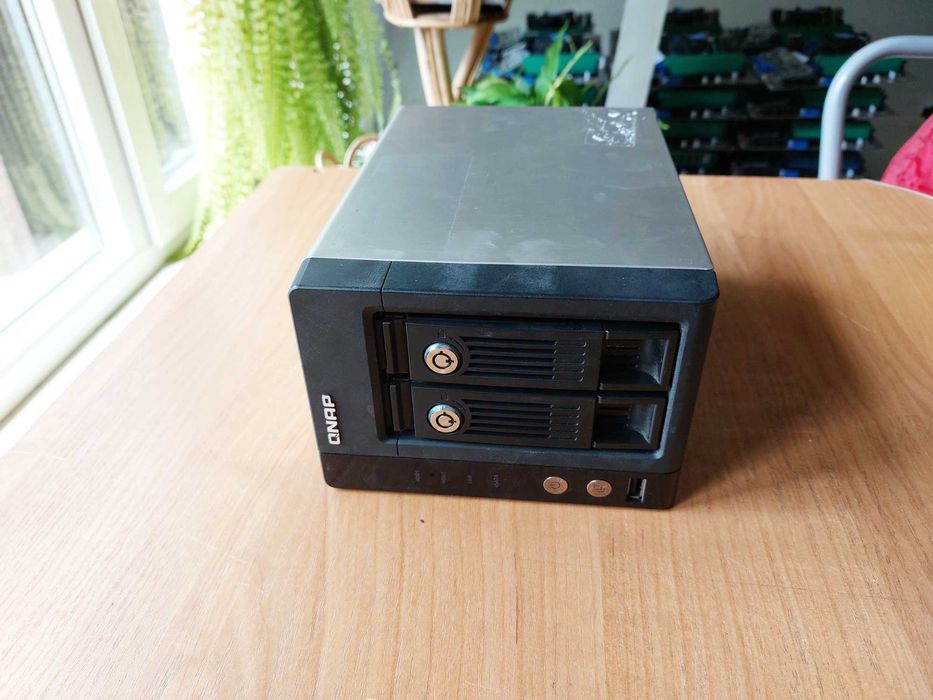 Serwer NAS QNAP TS-239 Pro (na części)