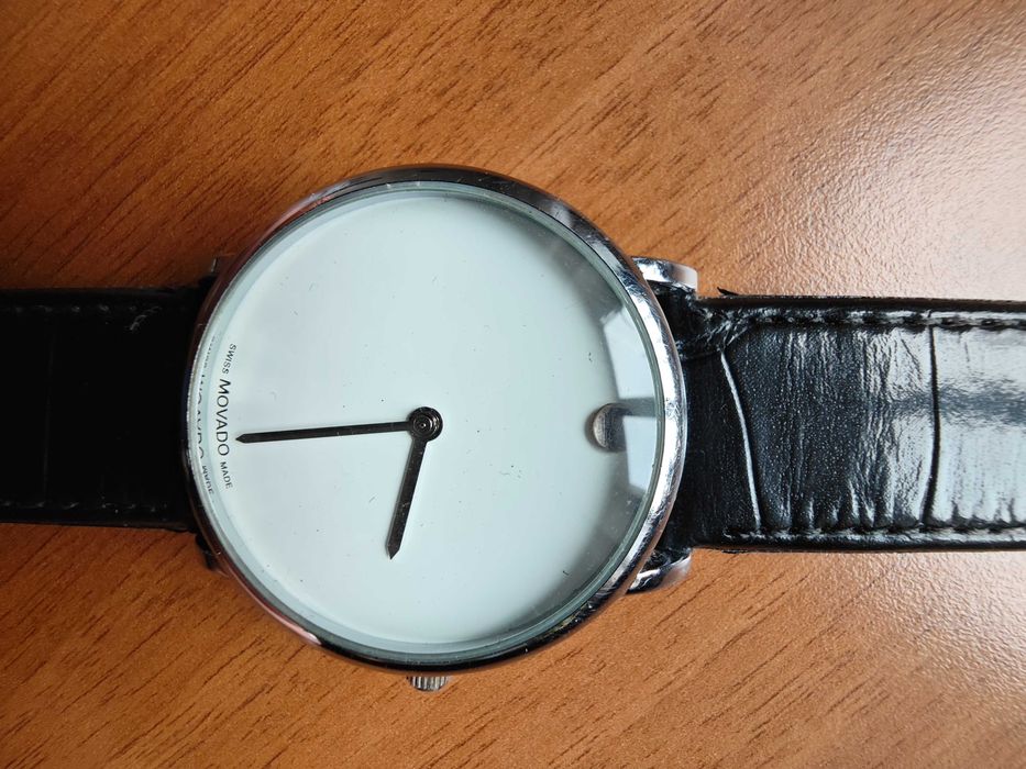 Часы швейцарского бренда Movado, кварцевые