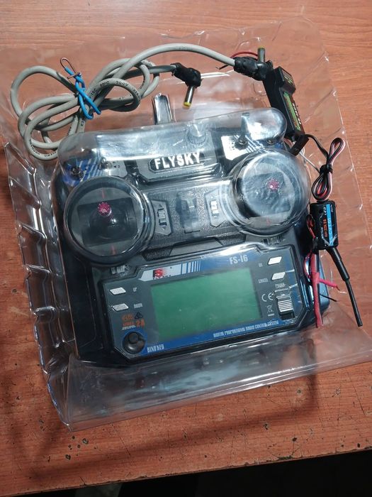 Пульт керування FlySky FS-i6 + приймач FS-i6B

Комплект у повністю роб