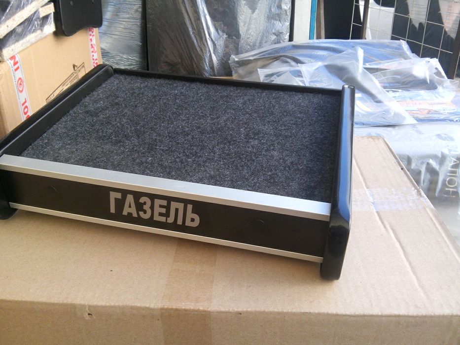 Столик полка на торпеду в авто