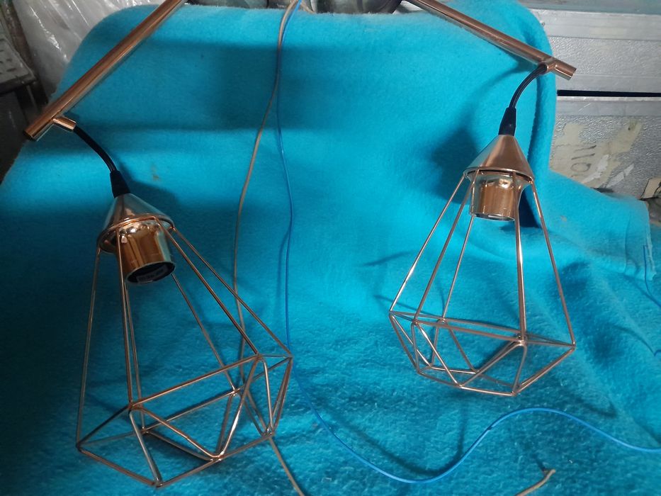 Candeeiros suspensos dourados