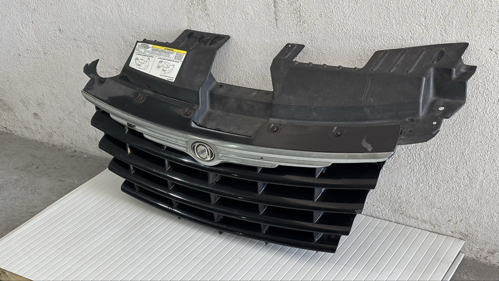 Conjunto Grelha / Suporte Frontal Chrysler Voyager / Grand Voyager IV — OEM Mopar