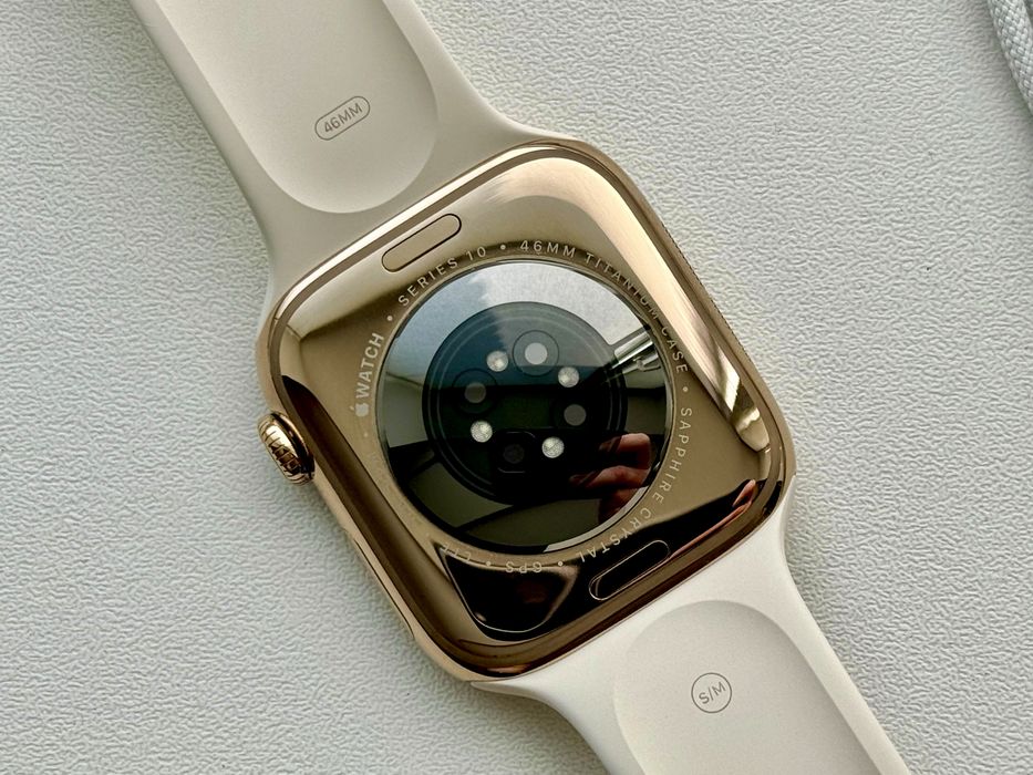 Apple Watch 10 46 Gold Titanium