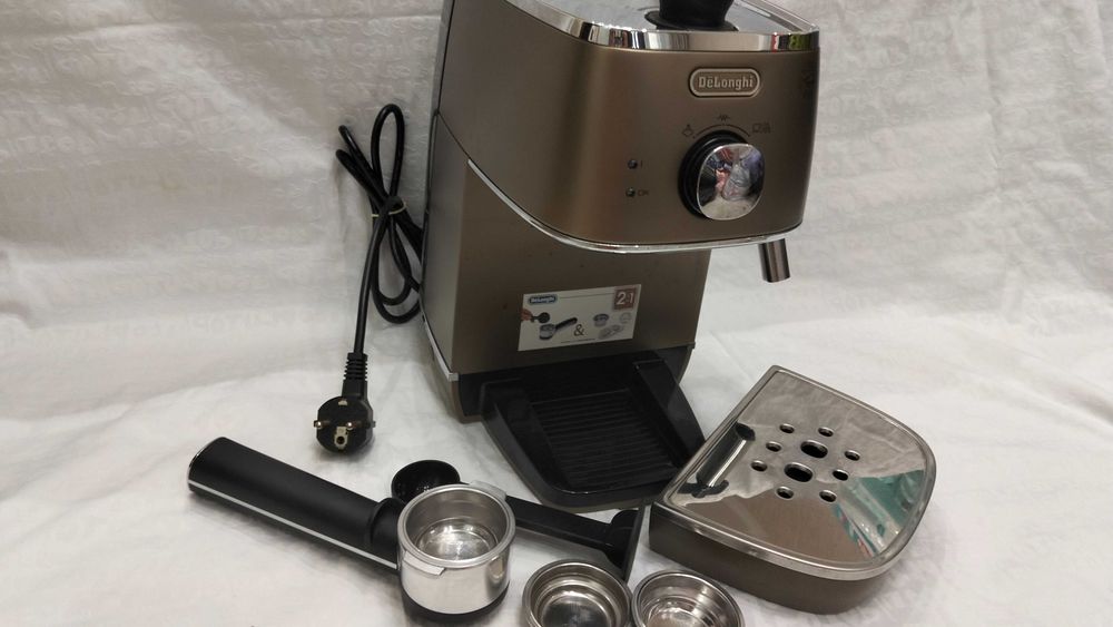 Рожковая кофеварка De'Longhi Distinta ECI 341.BZ