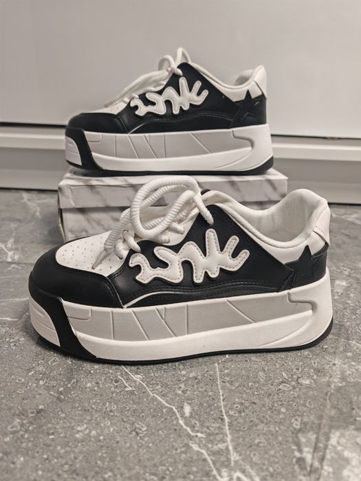 Buty na wysokiej podeszwie 41
