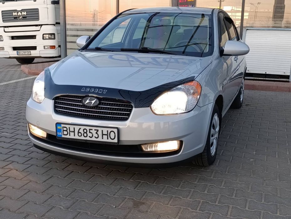 Продам hyundai accent 2008год 1.6.л бензин АВТОМАТ по машине полностью всё работает  вложений не требует сел и катаешься масла фильтра поменяны Мотор Коробка вопросов нет  Климат работает подогрев сидений електро зеркала центральный Салон чистый в машине не Курилы продажа только с переоформлением