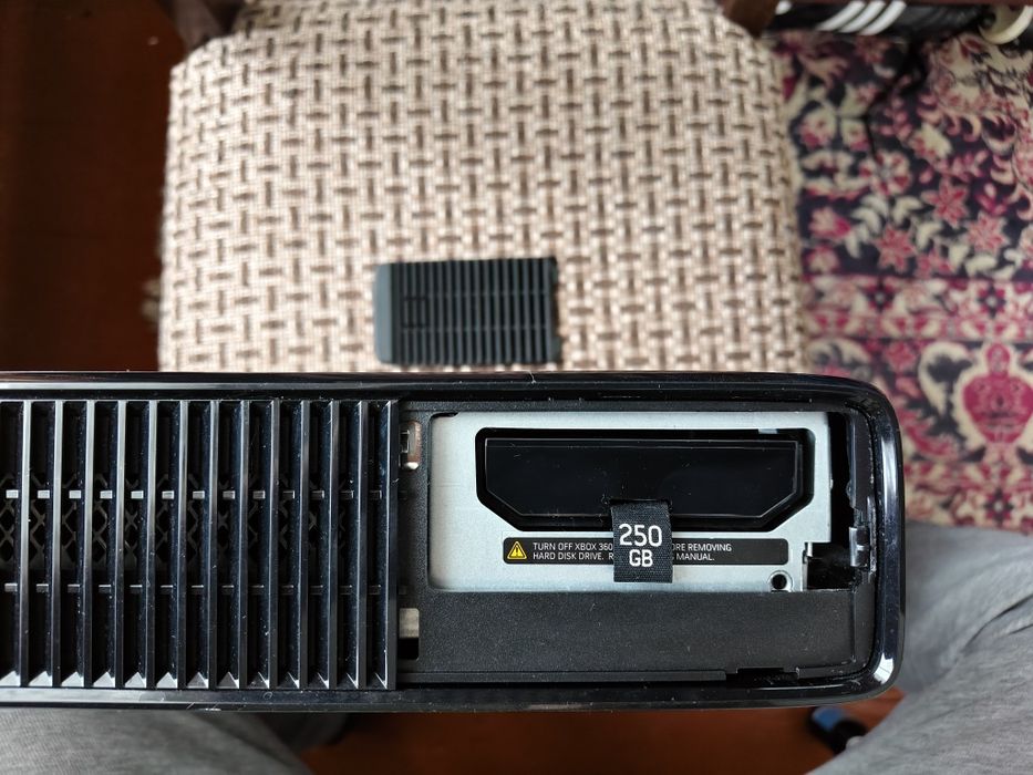 Комплект Xbox 360 (Slim + Fat) з Данії | Під відновлення або запчастин