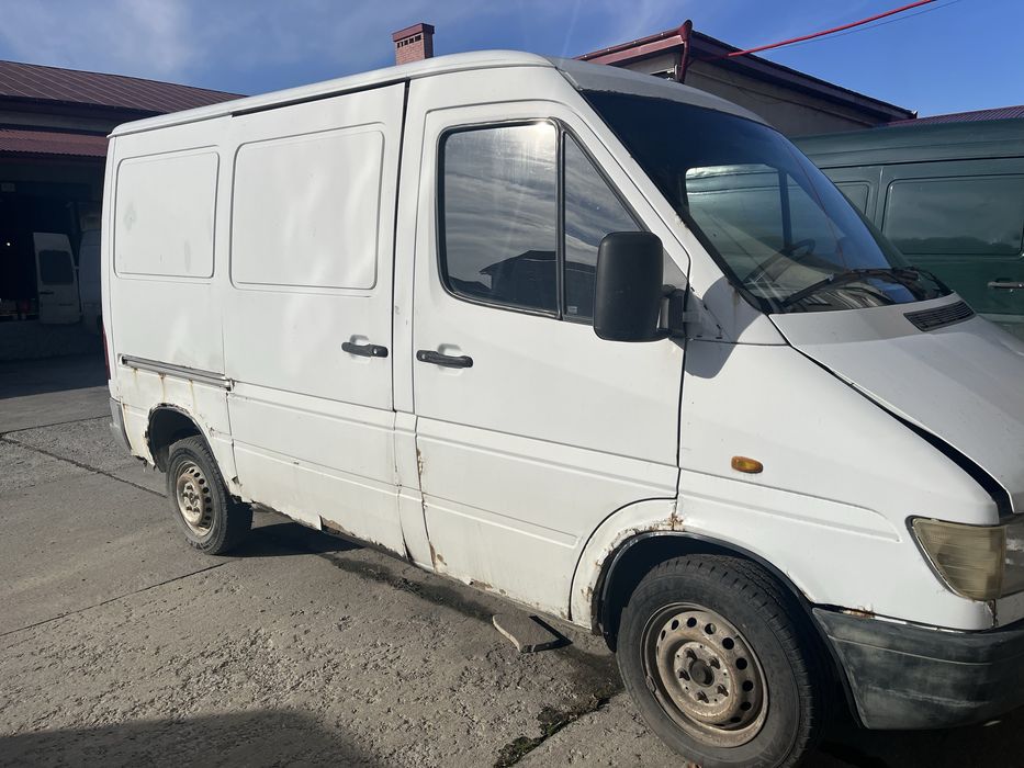 Mercedes-Benz Sprinter 210