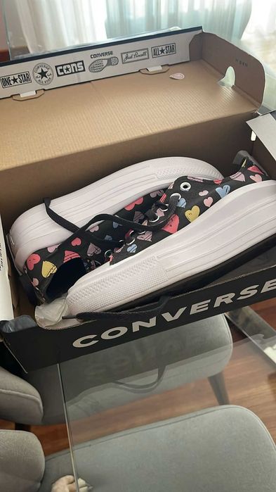 Ténis Converse em lona novas