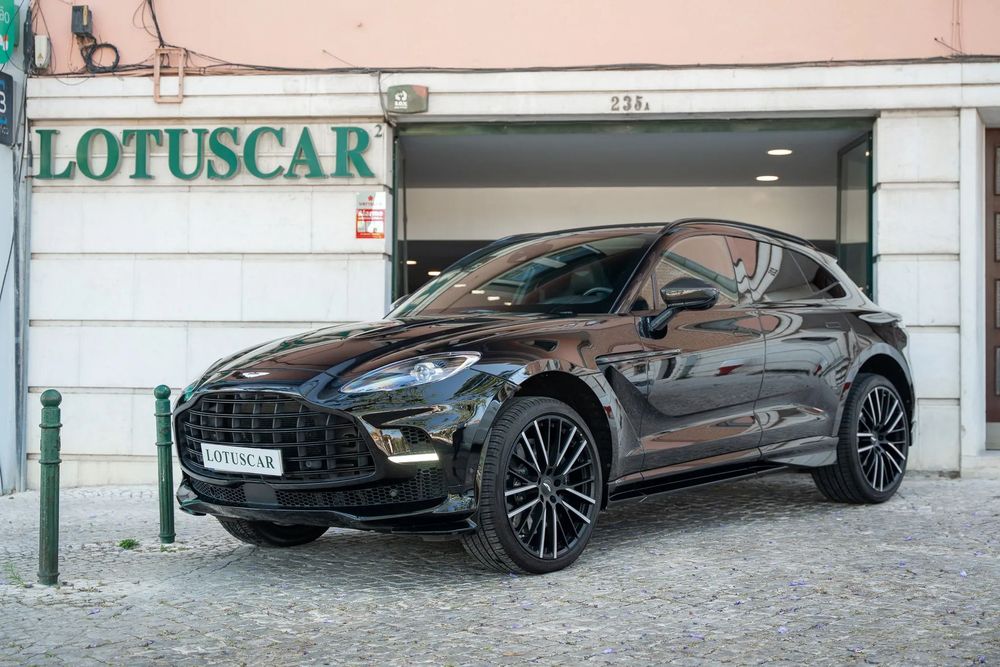 Aston Martin DBX 707