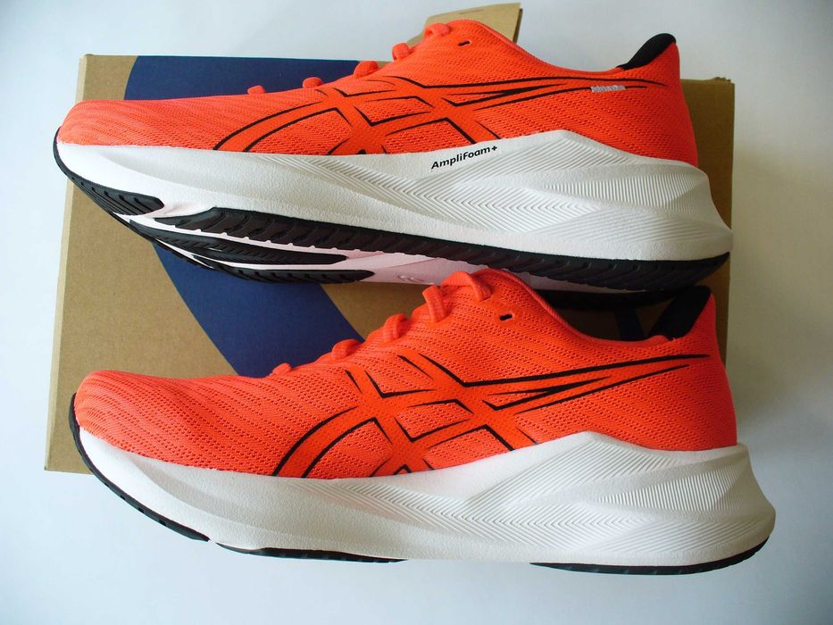 Buty Asics Versablast 4  r. 42,5