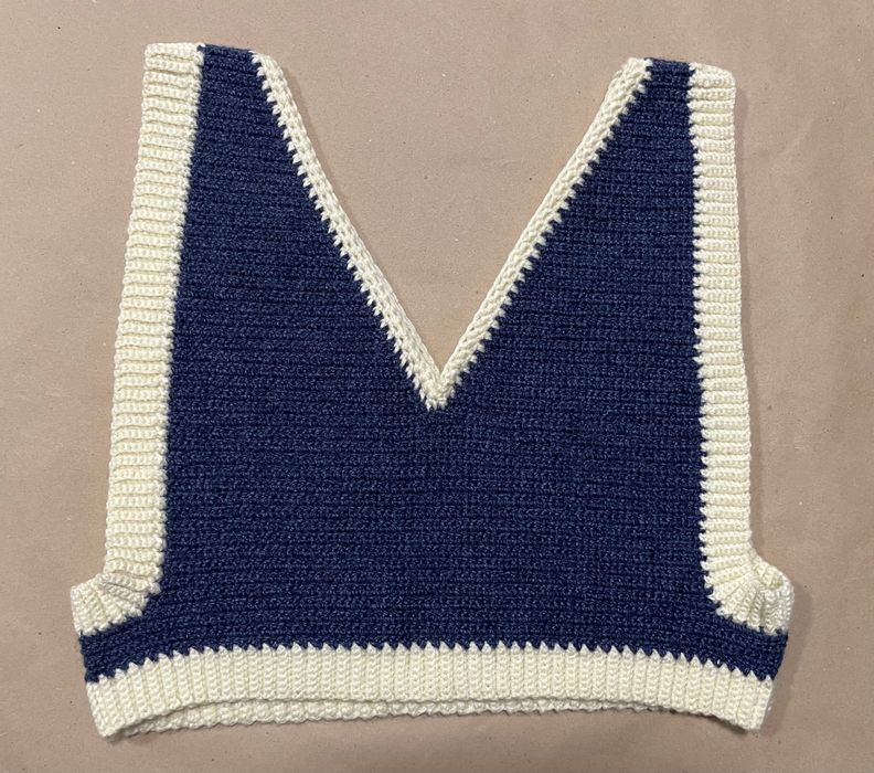 Вязаний Жилет Безрукавка кроп топ жіночий ручної роботи синій