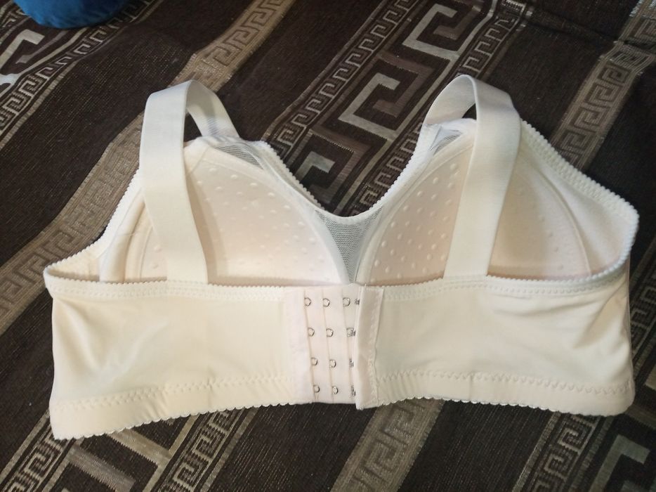 Бюстгальтер на широких бретелях