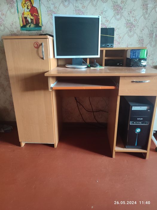 Компьютер, компьютерный стол