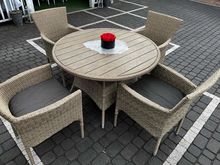 Meble ogrodowe stół i 4 fotele.