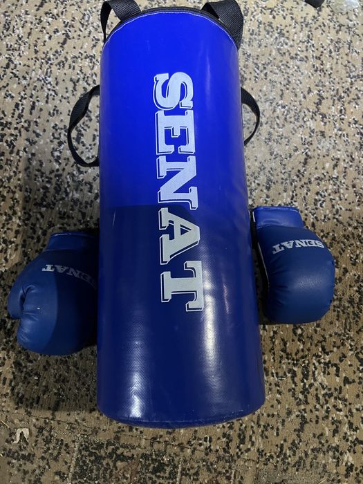 Боксер груша и перчатки