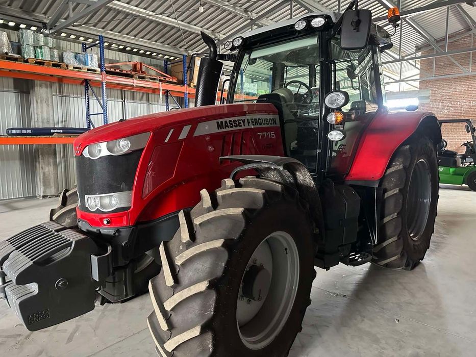 Трактор Massey Ferguson 7715