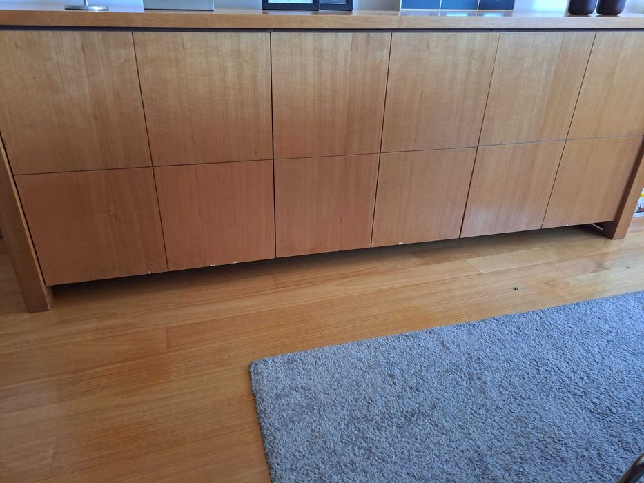 Aparador 2,20 metros madeira maciça a precisar de restauro