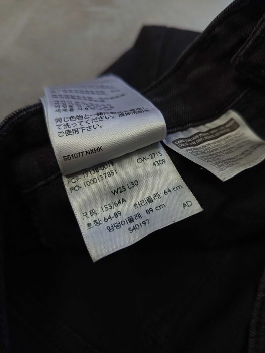 Damskie spodnie Levis W25 L30 XS