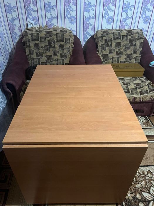 Продаю, стіл книжку