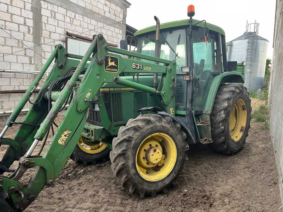 Ciągnik JOHN DEERE 6100