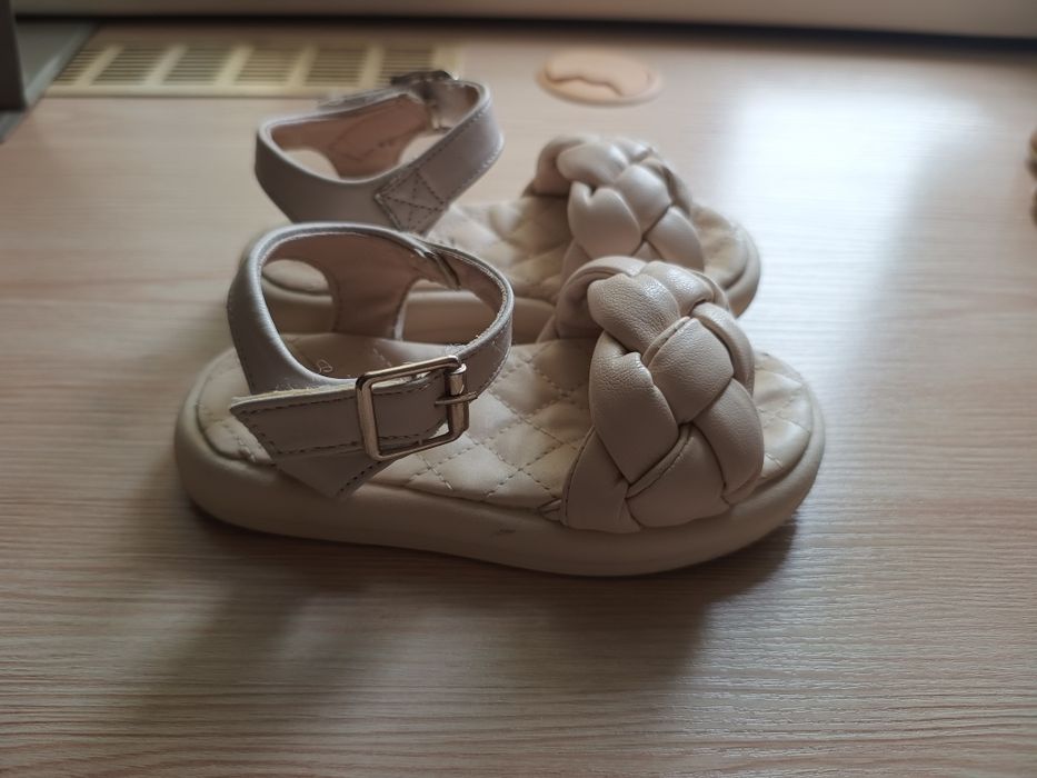 Босоніжки для дівчинки