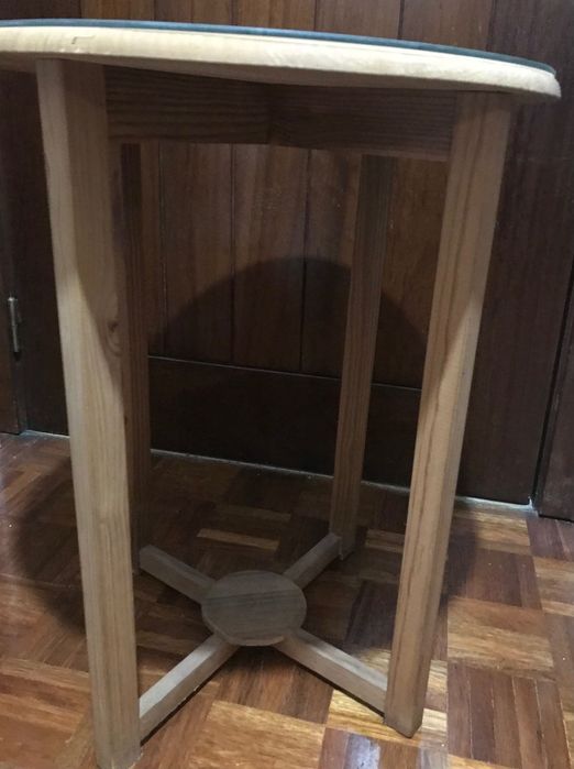 Camilha com tampo de vidro