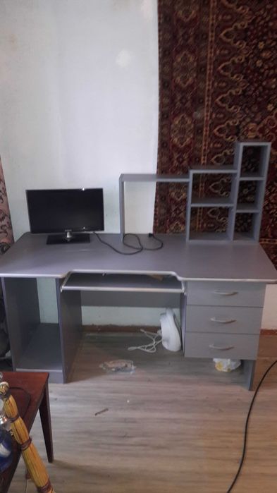 Продаю компьютерный столик