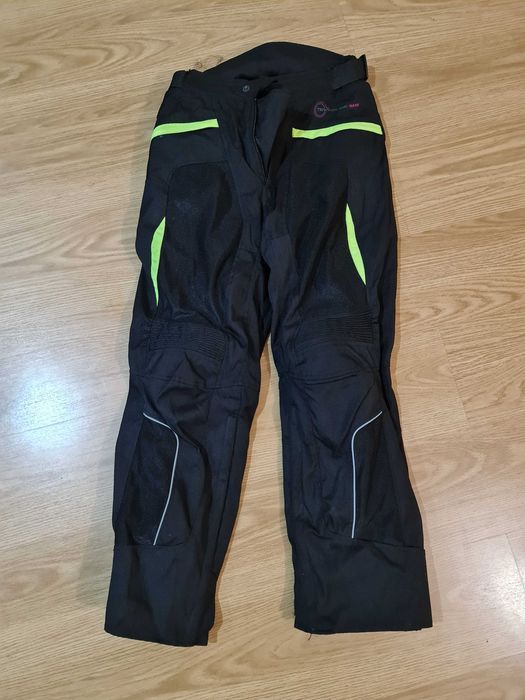 Casaco-Parka e calças motard da marca TRY Moto.