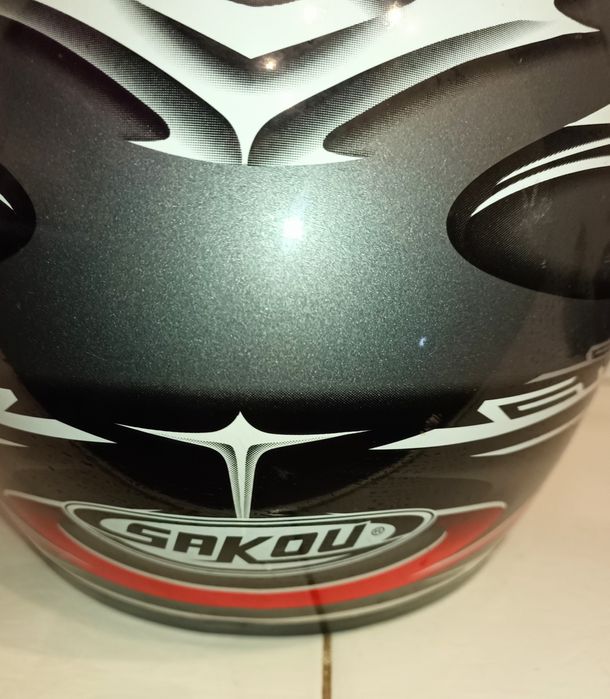 Мотошолом Мотошлём  SAKOU. Размер L. Небольшая трещина. Недорого.
