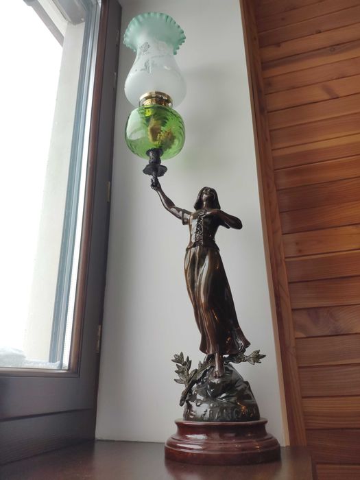 Figuralna sygnowana ogromna emaliowana lampa naftowa n7