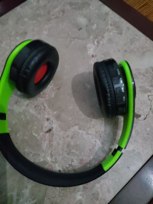 Fhones bluetooth com rádio e USB muito boa qualidade de áudio recarreg