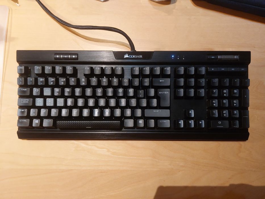 Teclado corsair rgb K70 MK2 (gaming ou uso pessoal)