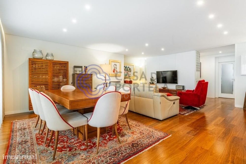 Apartamento T3 renovado c/varanda e garagem - Cidade da Maia, Maia