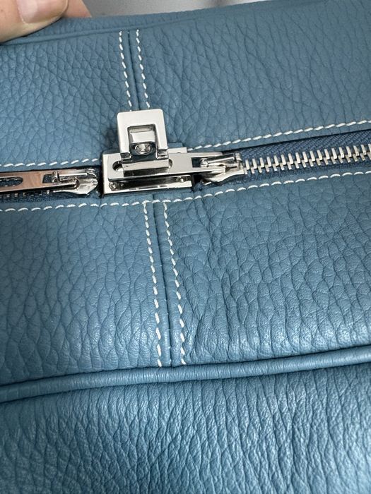 Шкіряна вмістка сумка, майже як нова