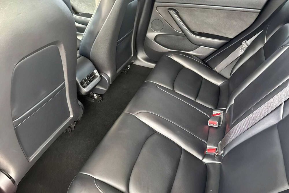 Tesla Model 3 Long Range      2022