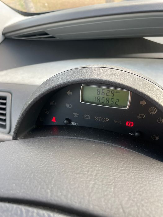 Carrinha Peugeot 807 2.2 HDI NAVTEQ - 7 lugares